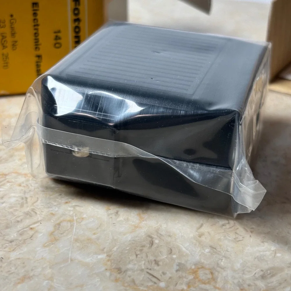 Fotomatic Electronic Flash 140 Black Vintage 35mm‎ Camera Hot Shoe Mount Sealed